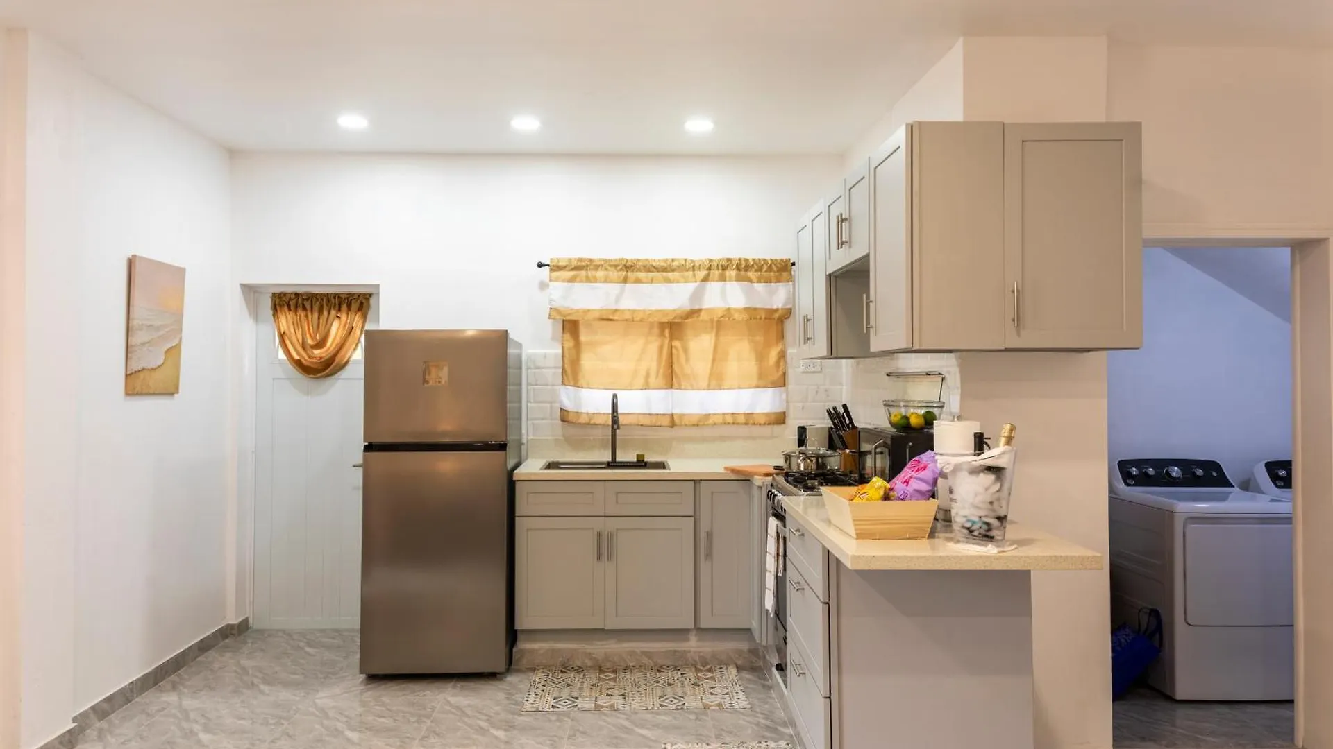 Apartment Spacious 2 Bedroom Unit With Concierge ANGUILLA