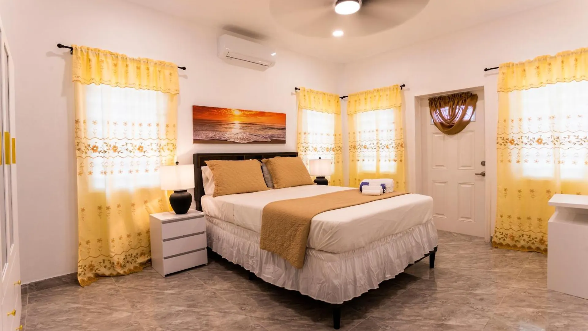 Spacious 2 Bedroom Unit With Concierge ANGUILLA Apartment