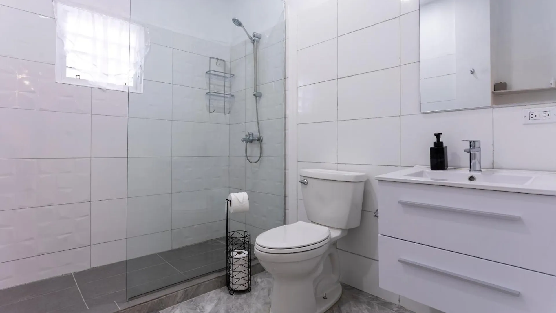 Spacious 2 Bedroom Unit With Concierge ANGUILLA Apartment